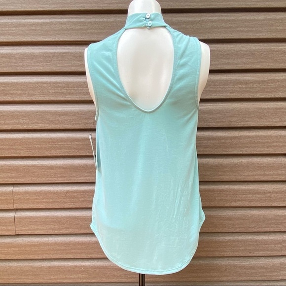 Design Lab Sleeveless Top - Picture 3 of 6